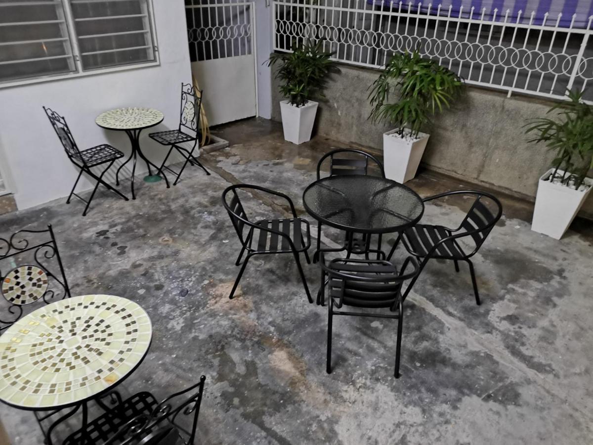 G Fortune Guest House Victoria Green George Town Exterior foto