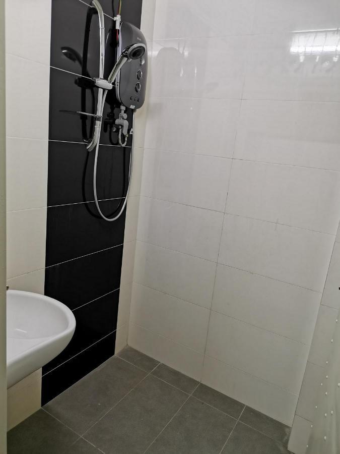 G Fortune Guest House Victoria Green George Town Exterior foto